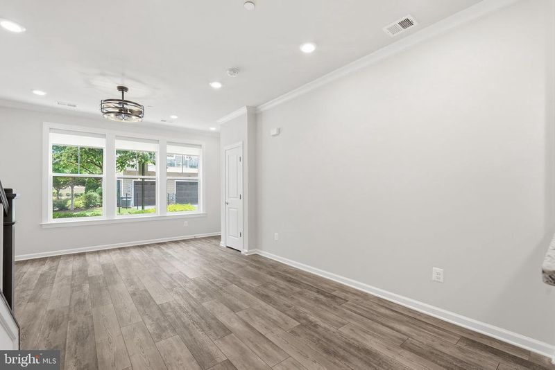 45208 Lettermore Sq, Sterling, VA 20166