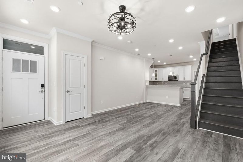45208 Lettermore Sq, Sterling, VA 20166