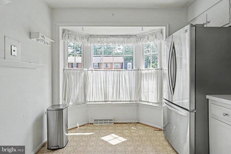 226 Commons Dr NW, Vienna, VA 22180