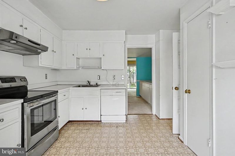 226 Commons Dr NW, Vienna, VA 22180