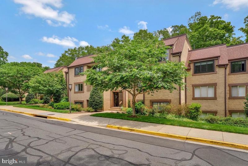 1663 Parkcrest Cir #200, Reston, VA 20190
