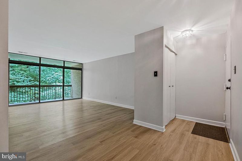 1663 Parkcrest Cir #200, Reston, VA 20190