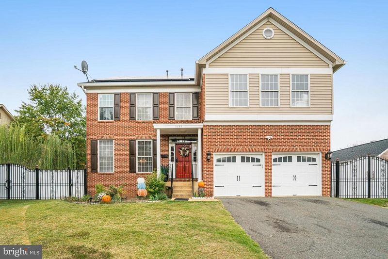 3444 Washington Dr, Falls Church, VA 22041