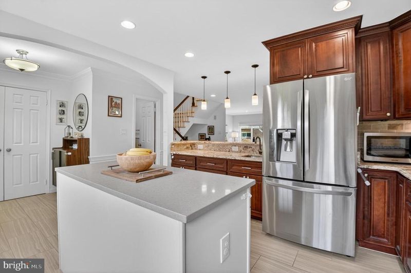 11107 Candlelight Ln, Potomac, MD 20854