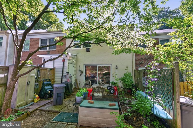 770 Azalea Dr #14-770, Rockville, MD 20850