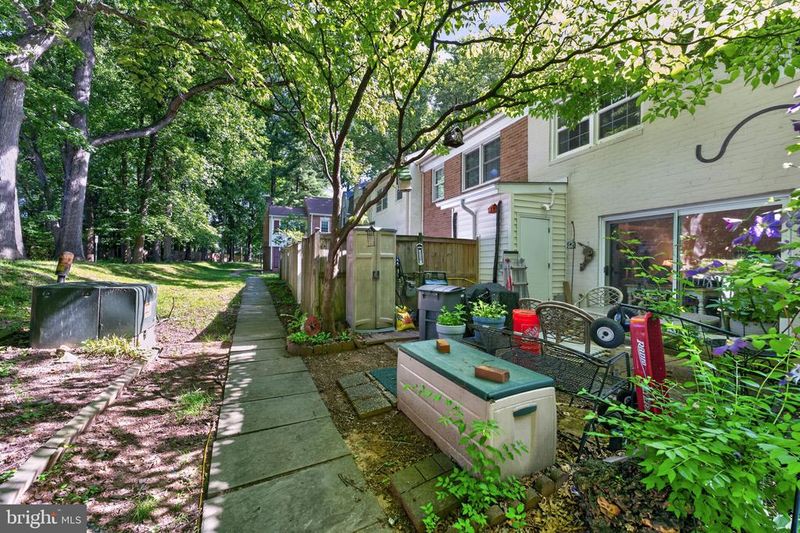 770 Azalea Dr #14-770, Rockville, MD 20850