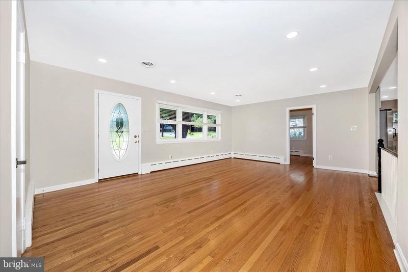 16215 Redland Rd, Rockville, MD 20855