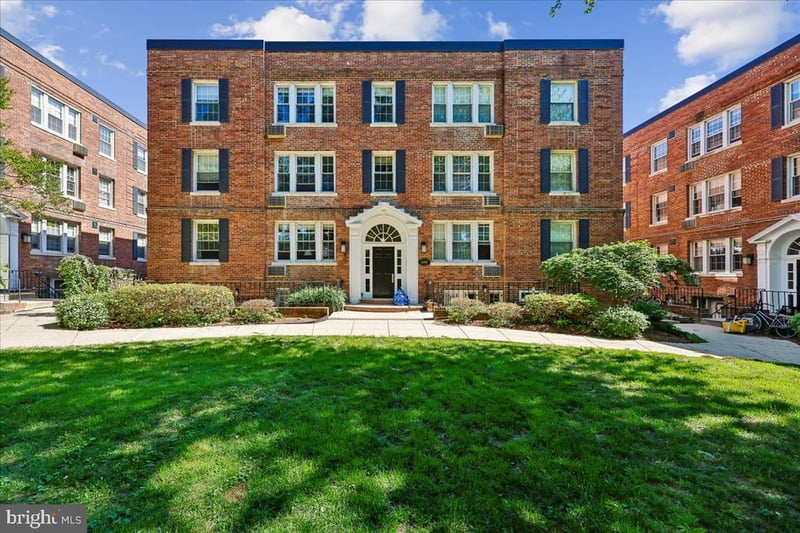 4481 Macarthur Blvd NW #204, Washington, DC 20007