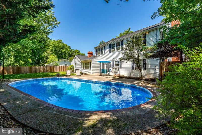 13042 Maple View Ln, Fairfax, VA 22033