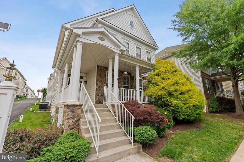 17571 Lethridge Cir, Round Hill, VA 20141