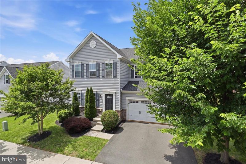 4 William Albert Way, Lovettsville, VA 20180
