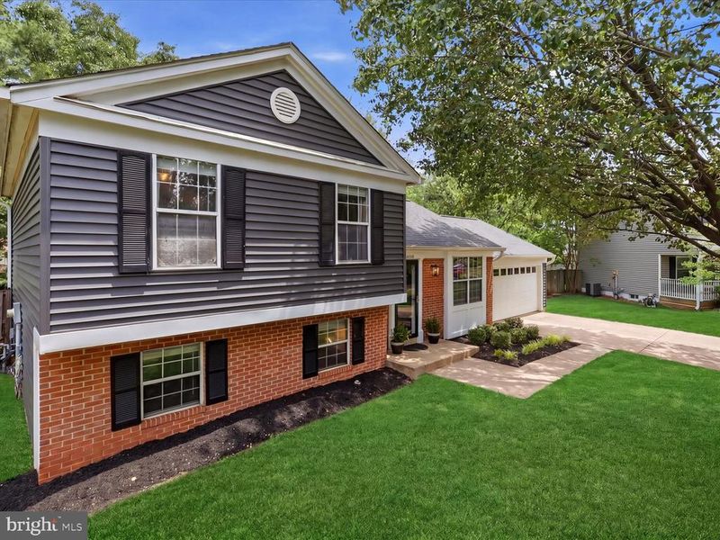 10323 Amberleigh Ct, Manassas, VA 20110