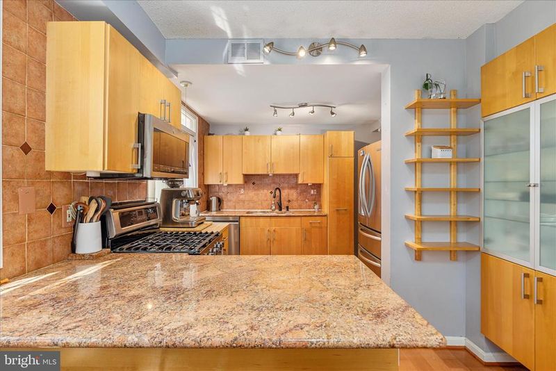 103 N George Mason Dr, Arlington, VA 22203