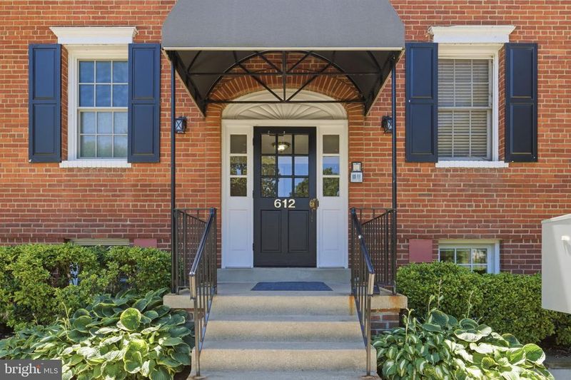 612 Bashford Ln #1222, Alexandria, VA 22314