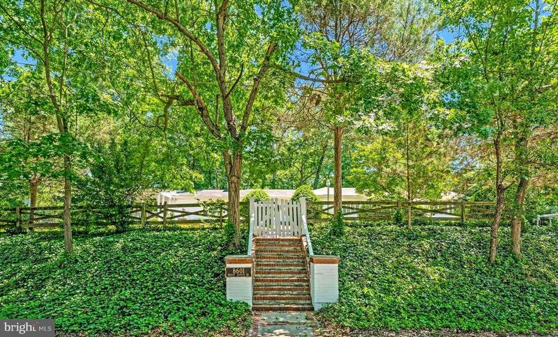 8601 Mount Zephyr Dr, Alexandria, VA 22309