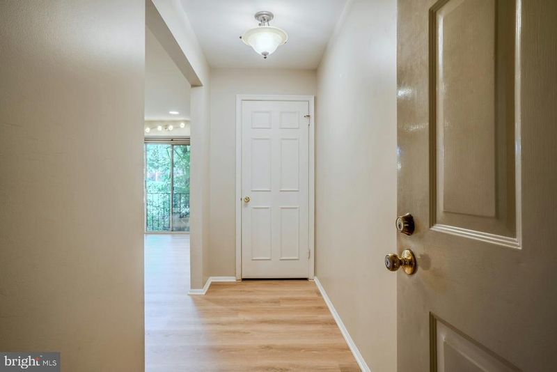 7717 Inversham Dr #116, Falls Church, VA 22042