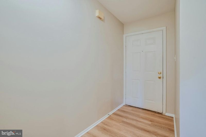 7717 Inversham Dr #116, Falls Church, VA 22042