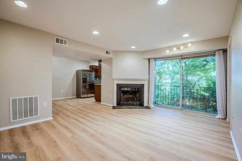 7717 Inversham Dr #116, Falls Church, VA 22042