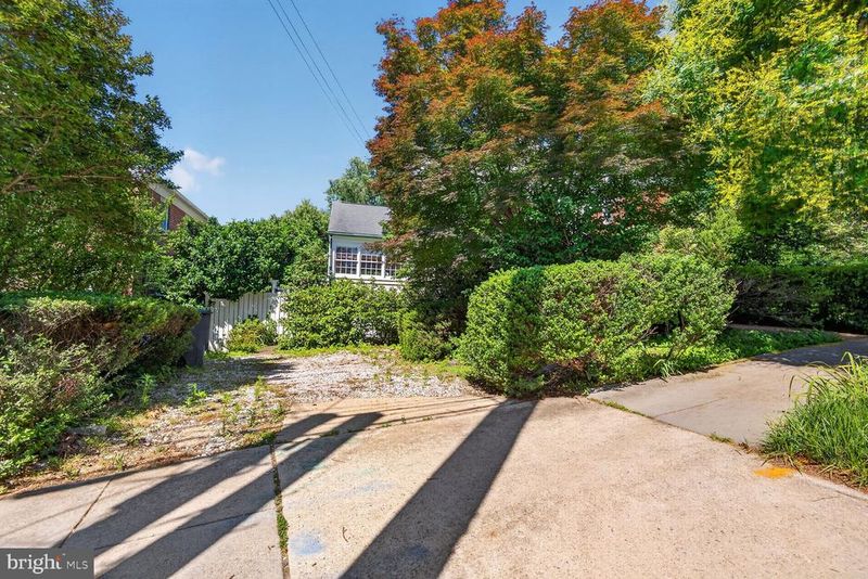 1656 Foxhall Rd NW, Washington, DC 20007