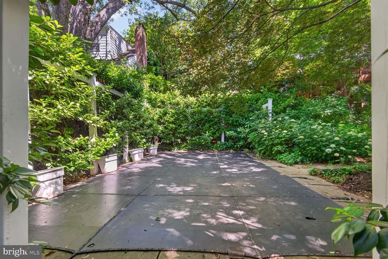 1656 Foxhall Rd NW, Washington, DC 20007