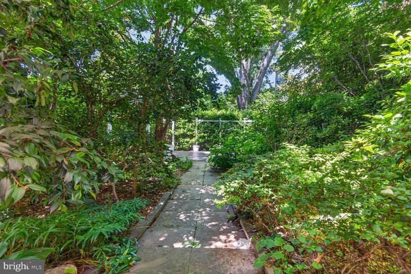 1656 Foxhall Rd NW, Washington, DC 20007