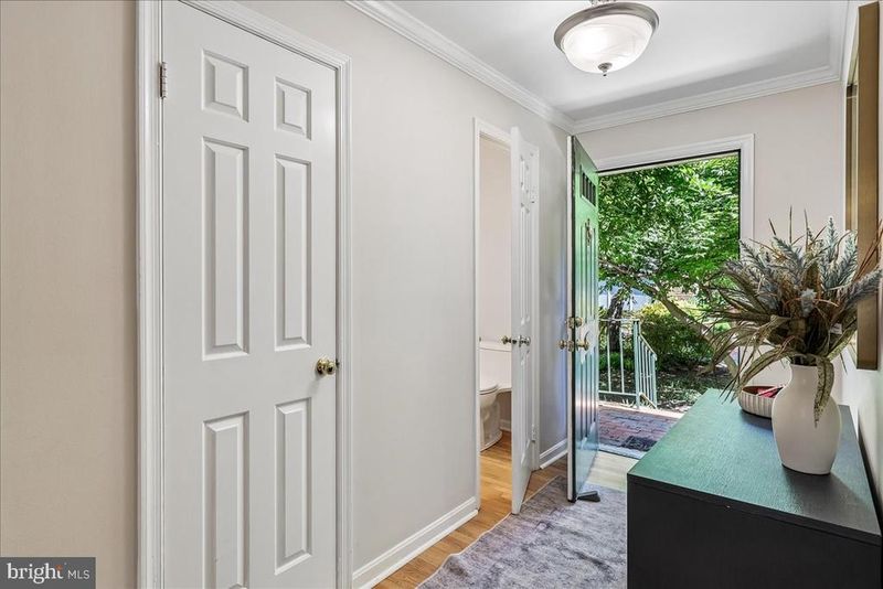 432 N Park Dr, Arlington, VA 22203