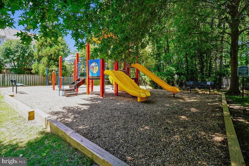 2022 Pieris Ct, Vienna, VA 22182