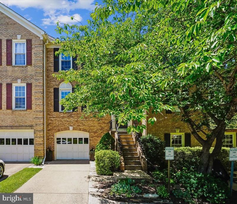 2022 Pieris Ct, Vienna, VA 22182