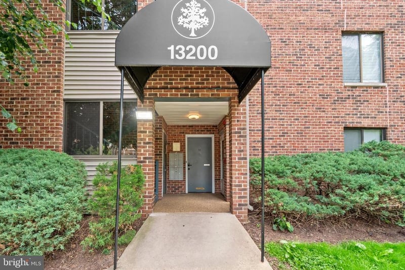 13200 Chalet Pl #10-102, Germantown, MD 20874