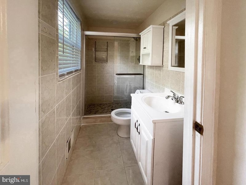 1115 Riva Ridge Dr, Great Falls, VA 22066