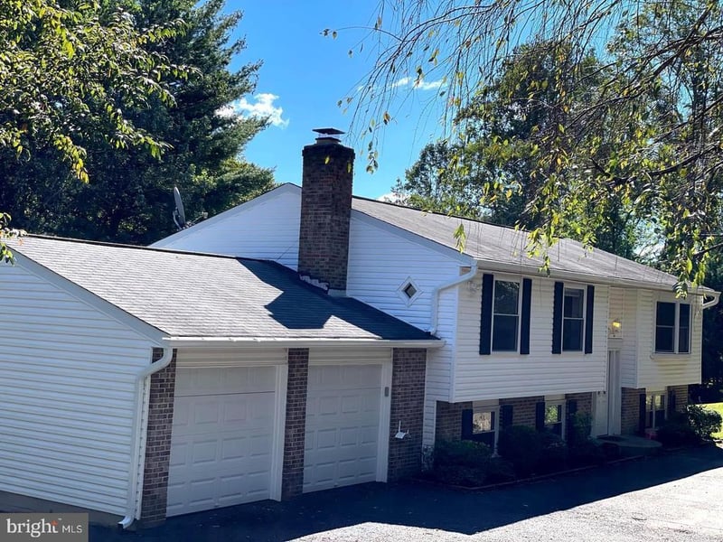 1115 Riva Ridge Dr, Great Falls, VA 22066