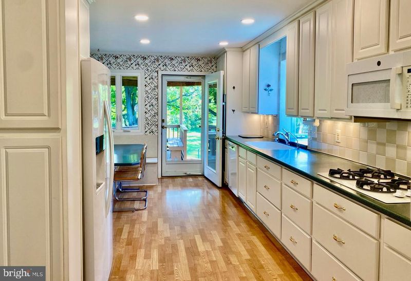 1601 Mary Ellen Ct, Mclean, VA 22101