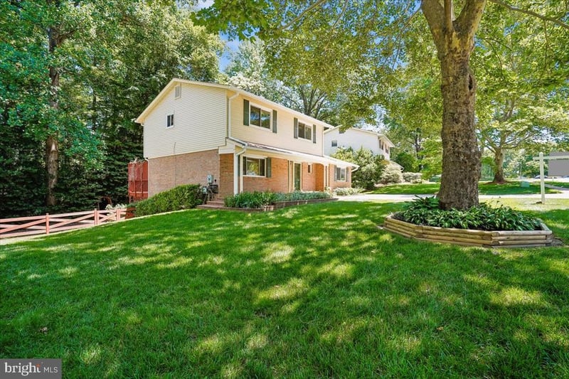 4945 Gainsborough Dr, Fairfax, VA 22032