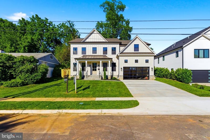 7705 Holiday Ter, Bethesda, MD 20817