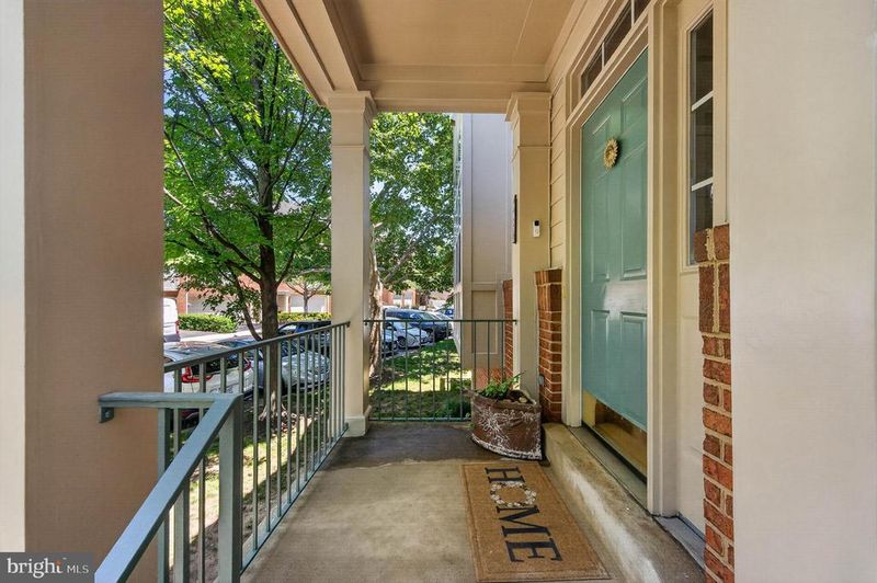 428 Clayton Ln, Alexandria, VA 22304