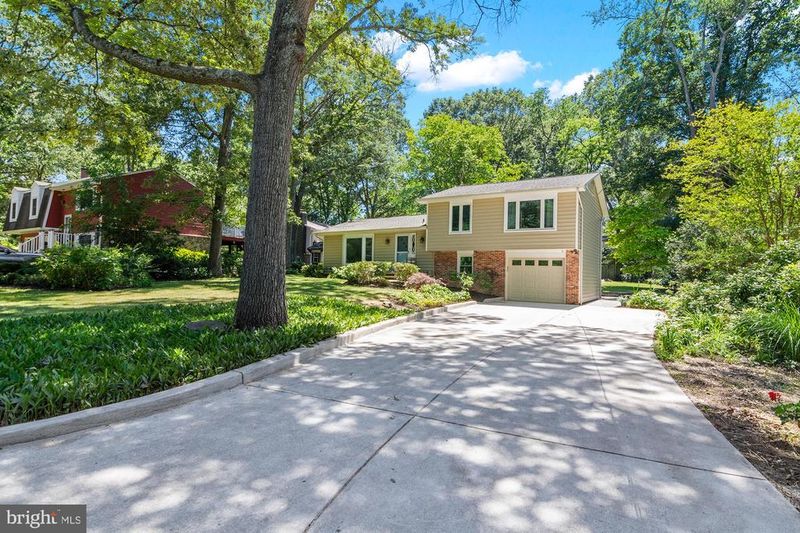 1123 Chinaberry Ln, Crownsville, MD 21032