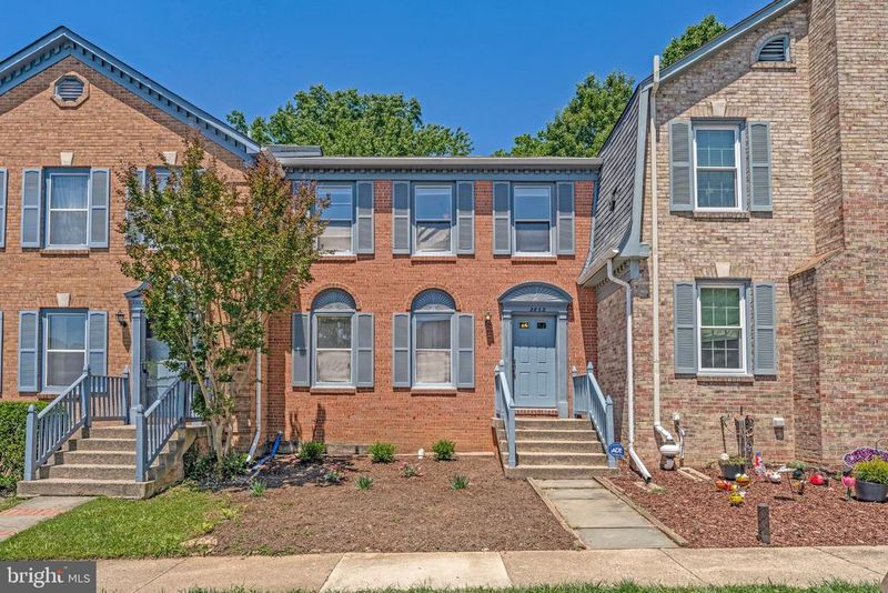2852 Yarn Ct, Falls Church, VA 22042