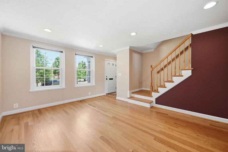 4532 34th St S, Arlington, VA 22206