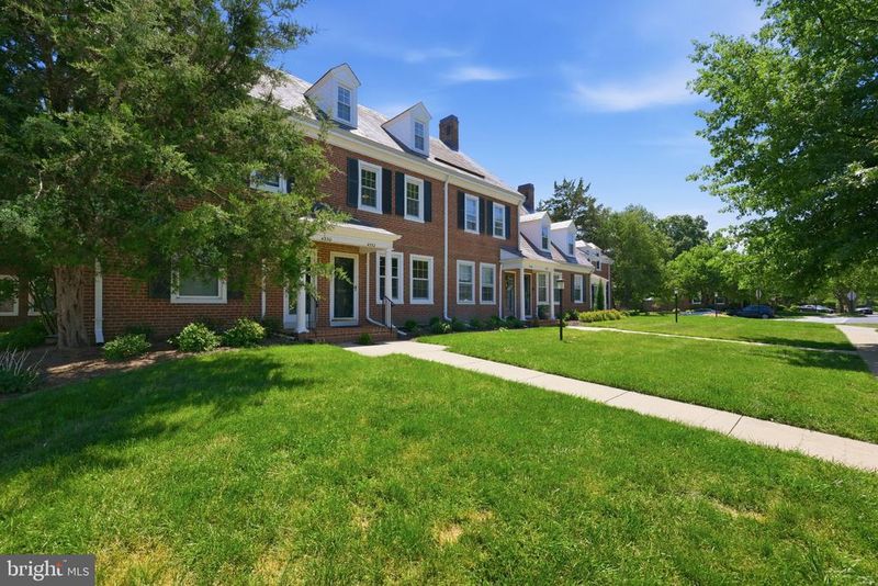 4532 34th St S, Arlington, VA 22206