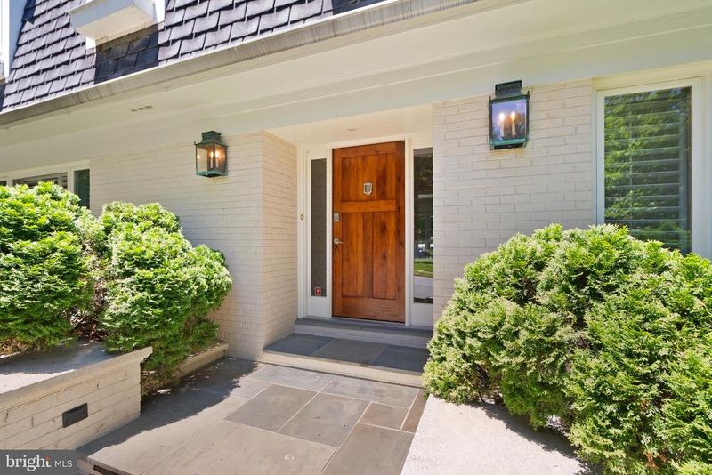 4136 Round Hill Rd, Arlington, VA 22207