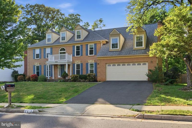 8619 Oak Chase Cir, Fairfax Station, VA 22039