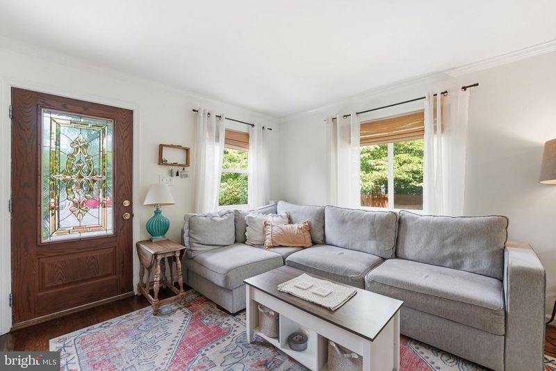 26 Underwood Pl, Alexandria, VA 22304