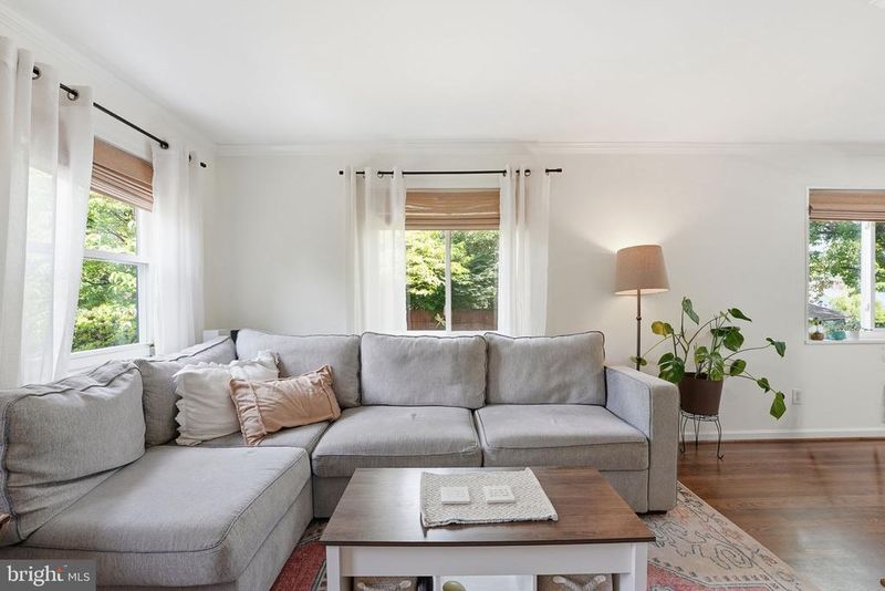26 Underwood Pl, Alexandria, VA 22304