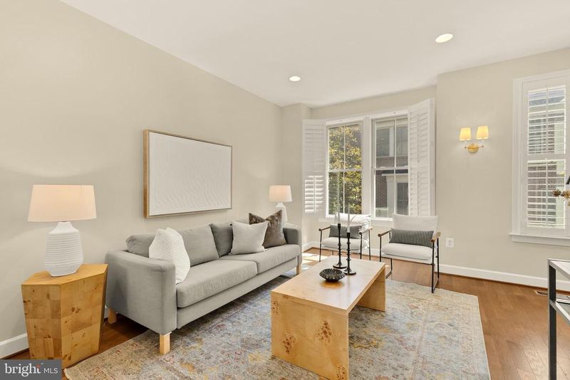 3351 Kemper Rd, Arlington, VA 22206