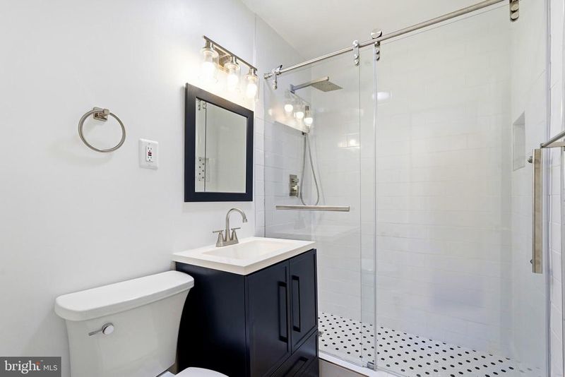 2825 Kalmia Lee Ct #301, Falls Church, VA 22042
