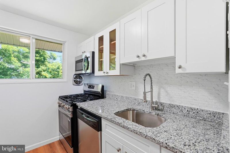 2825 Kalmia Lee Ct #301, Falls Church, VA 22042