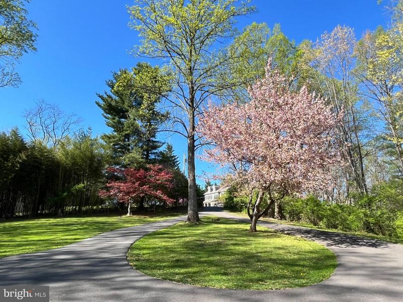 8323 Sharon Dr, Frederick, MD 21704
