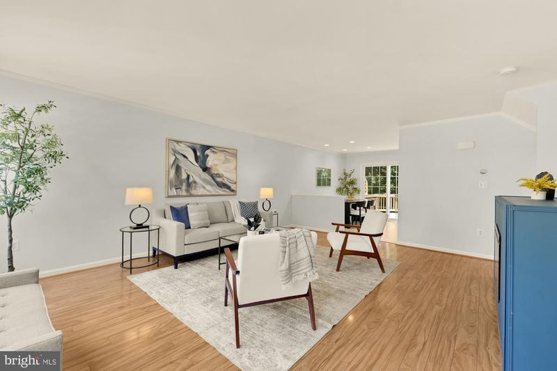 8906 Royal Astor Way, Fairfax, VA 22031