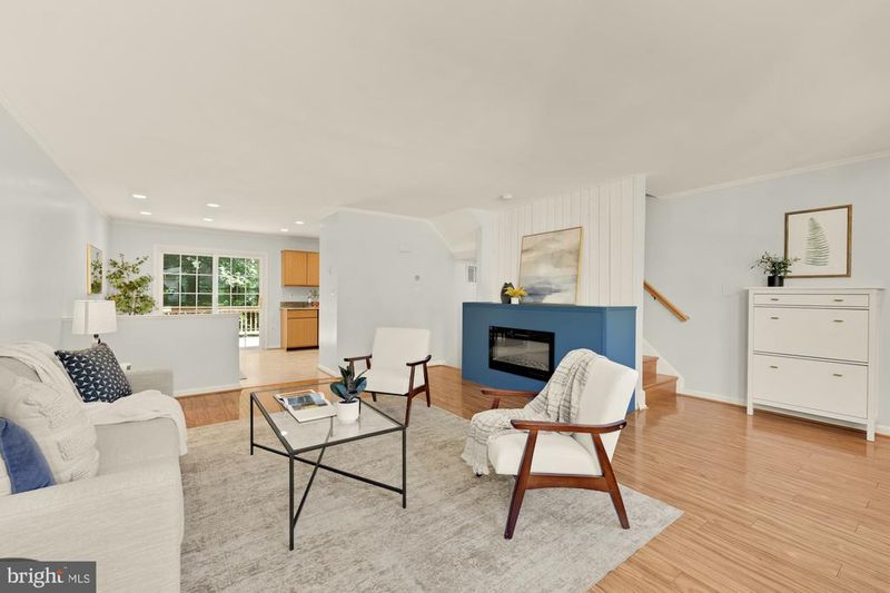 8906 Royal Astor Way, Fairfax, VA 22031