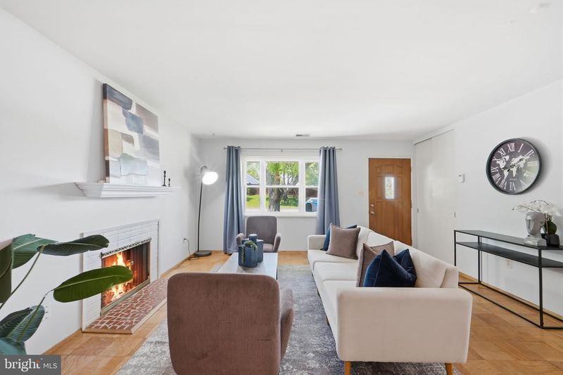 4115 Conrad Rd, Alexandria, VA 22312